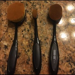 Oval brushes