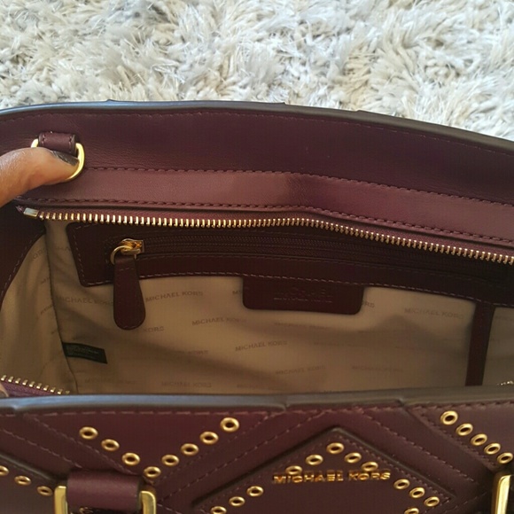 🚫SOLD🚫MICHAEL KORS GROMMET SATCHEL - Picture 6 of 7