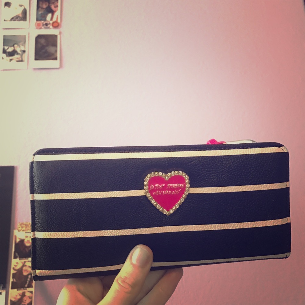 Betsey Johnson wallet perfect condition super cute