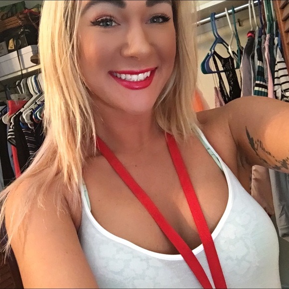 Meet your Posher, Amber! - Picture 4 of 7