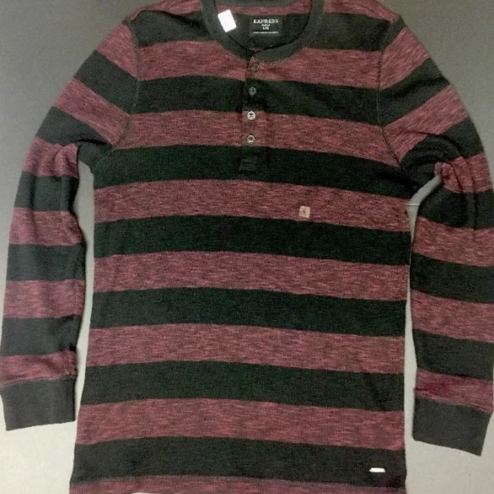 EXPRESS - Striped KNIT 1/2 BUTTON DOWN SHIRT - Picture 1 of 3