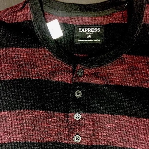 EXPRESS - Striped KNIT 1/2 BUTTON DOWN SHIRT - Picture 3 of 3