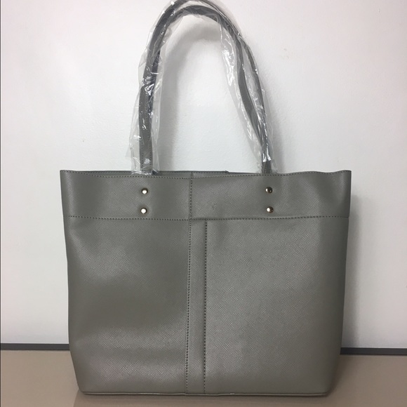 Last one 5⭐️rated BCBG Paris set of 2 bags - Picture 3 of 9