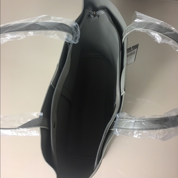 Last one 5⭐️rated BCBG Paris set of 2 bags - Picture 6 of 9