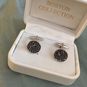 🎉HP x 2!!!🎉 Checkerboard pattern cuff links BNIB