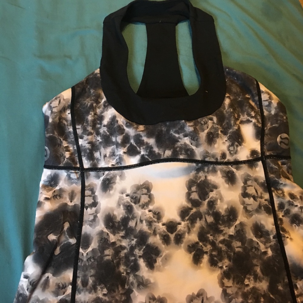 Black and white Scoop neck lululemon top
