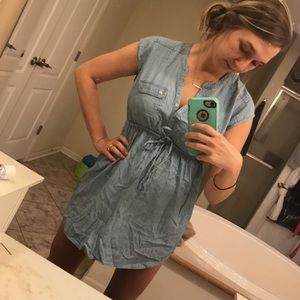 Light wash denim maternity top size small-like new