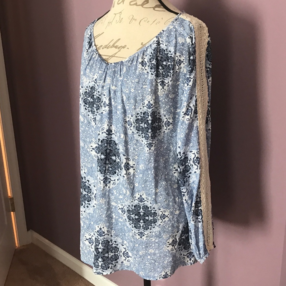 🌸Sold🌸 Blue and cream cotton long sleeve