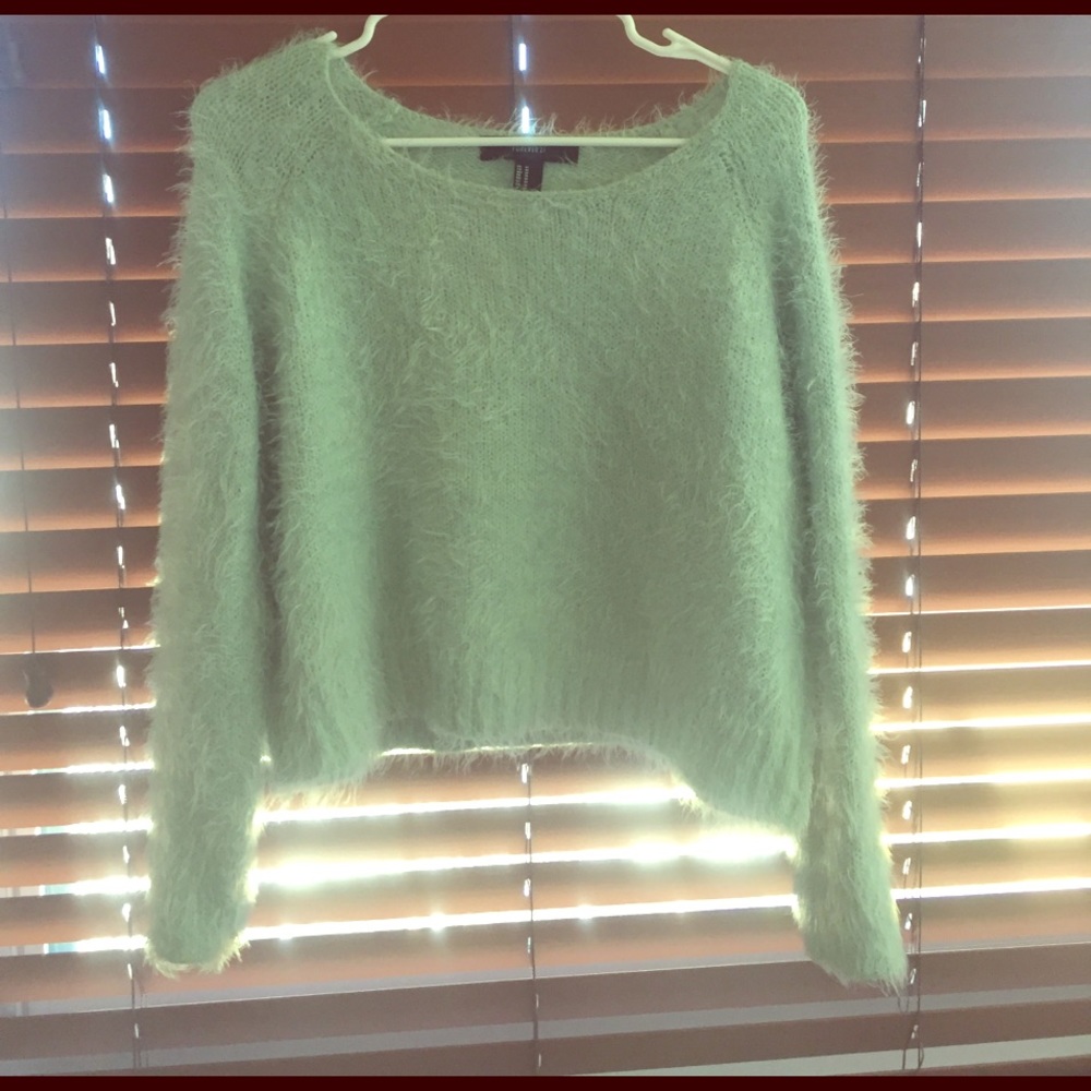 Super soft crop sweater !