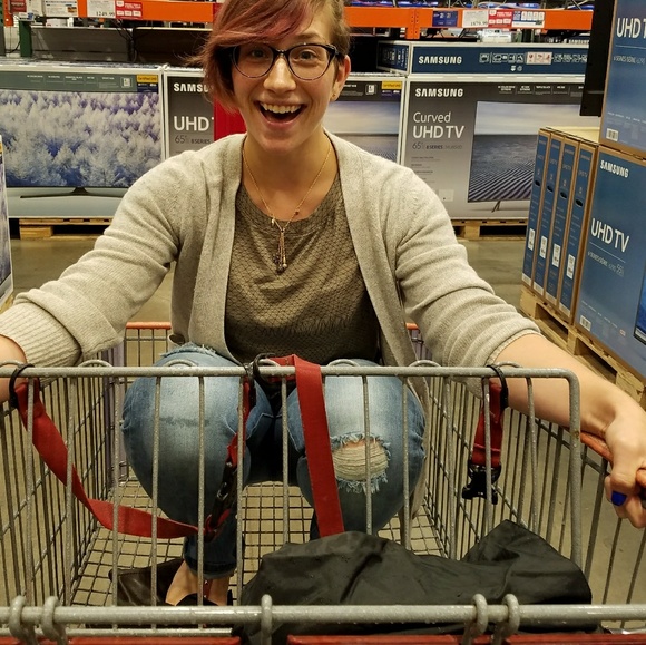 Meet your Posher, Lindsay - Picture 2 of 3