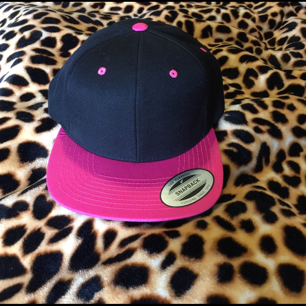 SOLD ❌❌❌Snap back hat❌❌❌