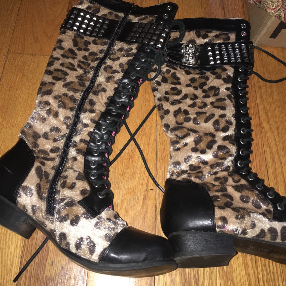 Edgy Cheetah print Laced boot