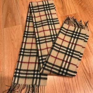 Burberry Classic Cashmere Scarf in check