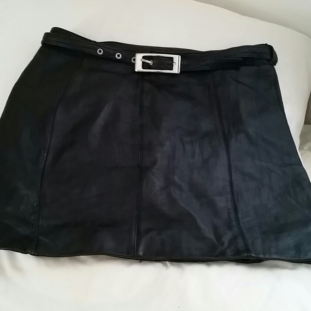 Wilson leather  black miniskirt with leather belt