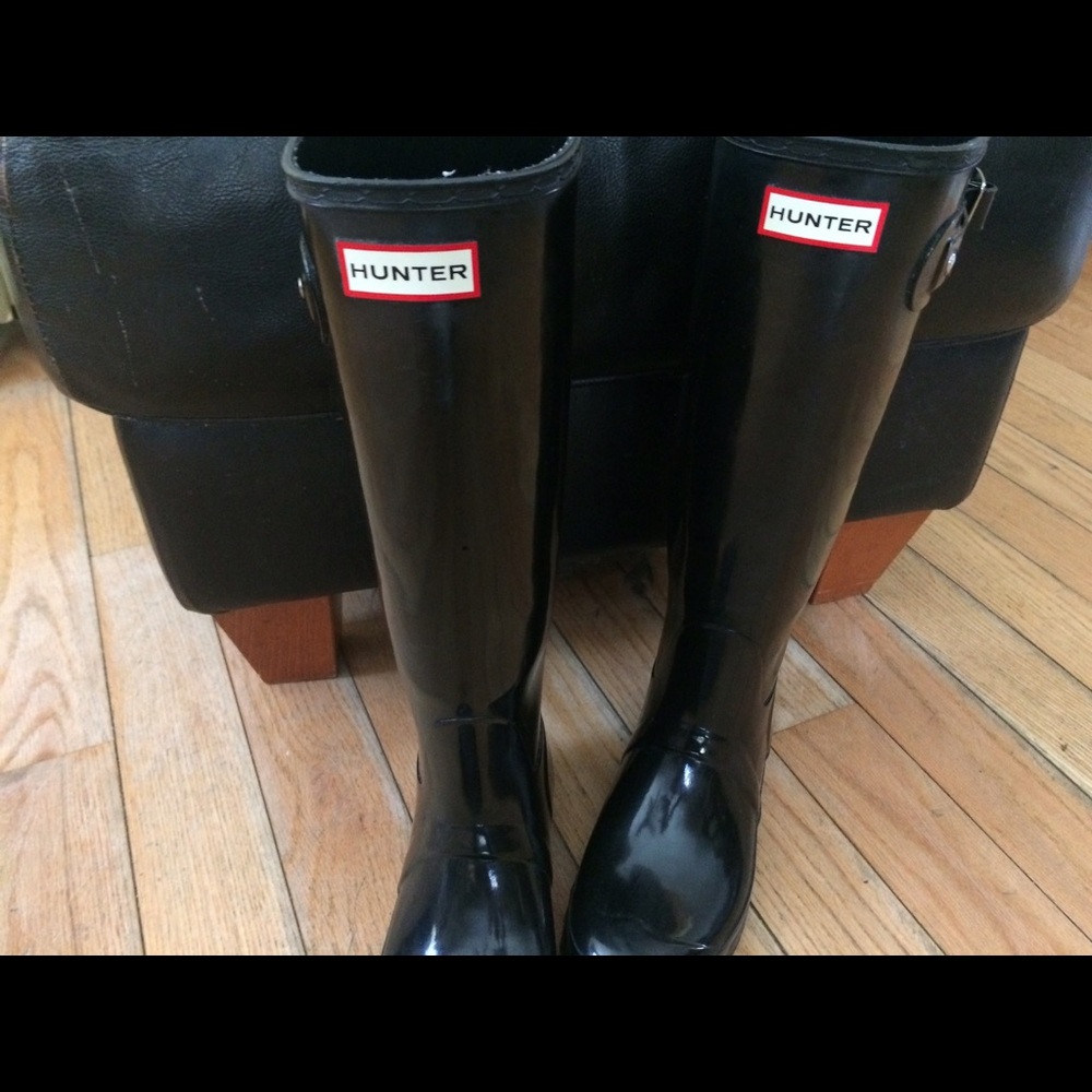 Classic tall Hunter rain boots - MUST GO!!