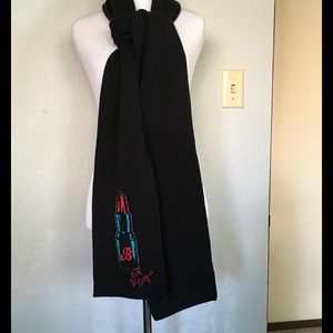 Betsy Johnson thick scarf