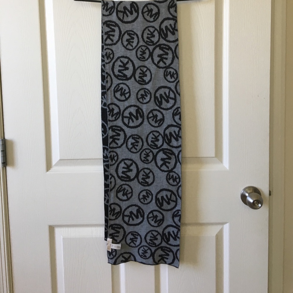 Reversible Michael Kors Scarf