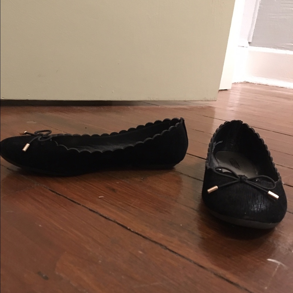 Scalloped flats