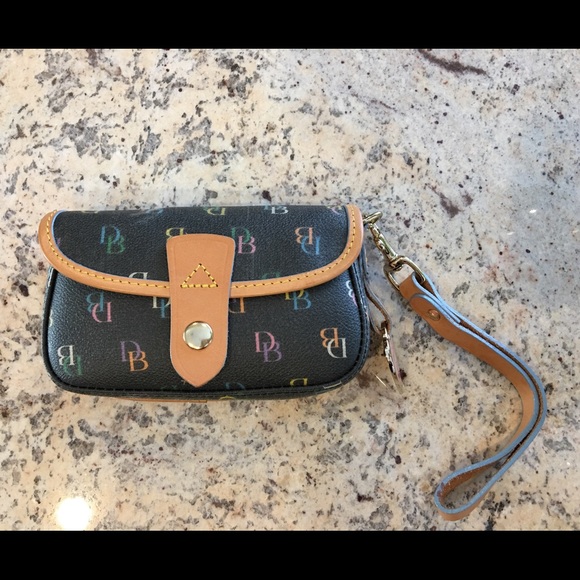 Dooney & Bourke Black Signature Wristlet - Picture 1 of 4