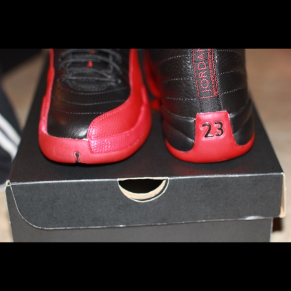 Jordan 12 flu game 6y - Picture 3 of 4