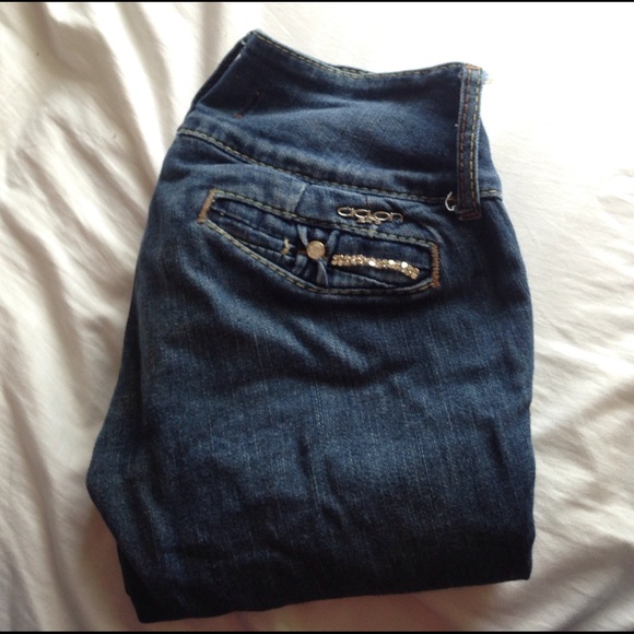 Distressed Jeans with detailing - Picture 2 of 6