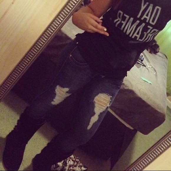 Distressed Jeans with detailing - Picture 6 of 6