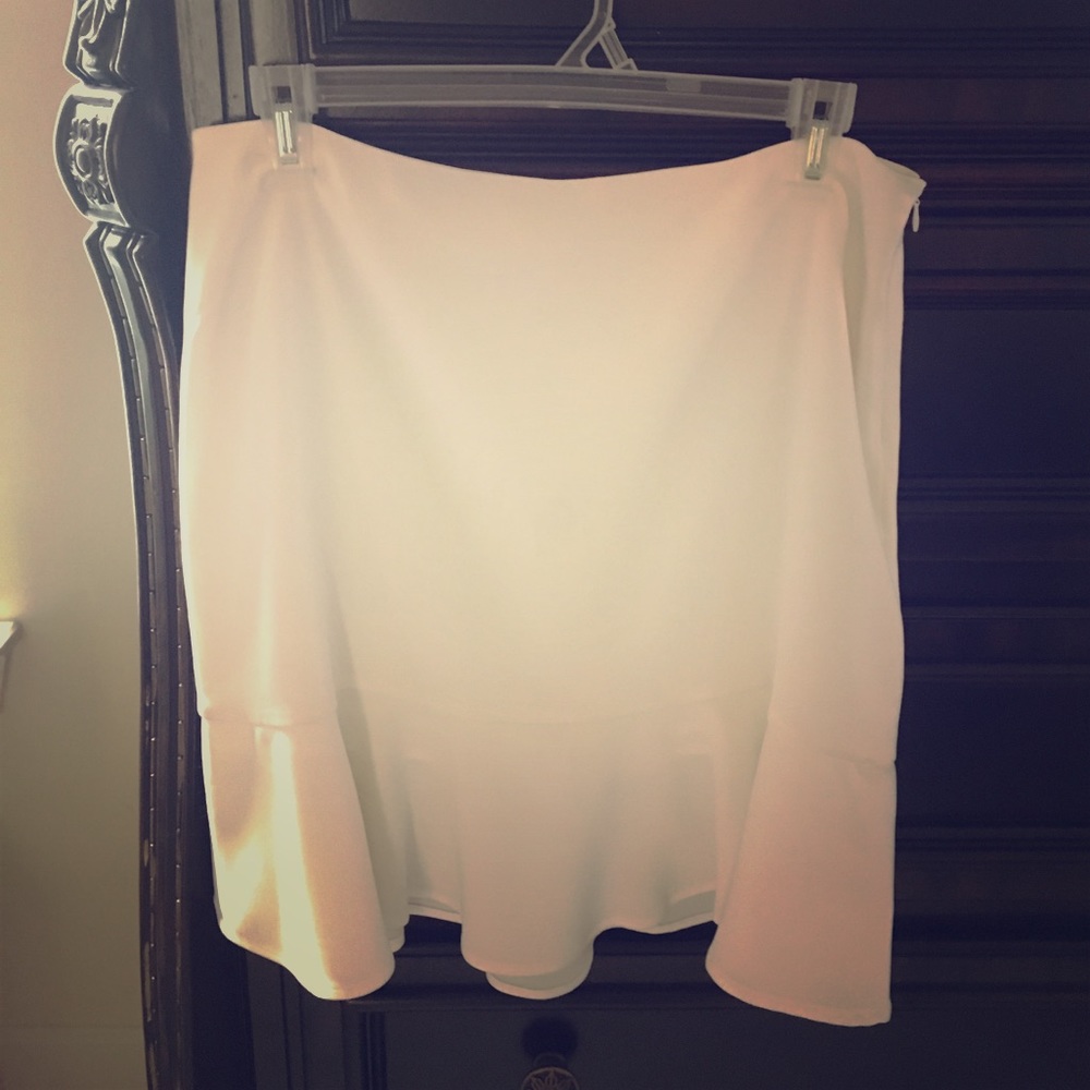 White House Black Market Skirt White NWT