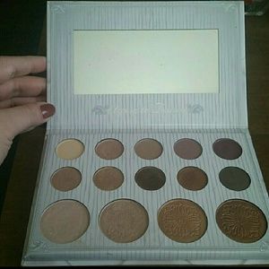 Carli Bybel highlighter palette