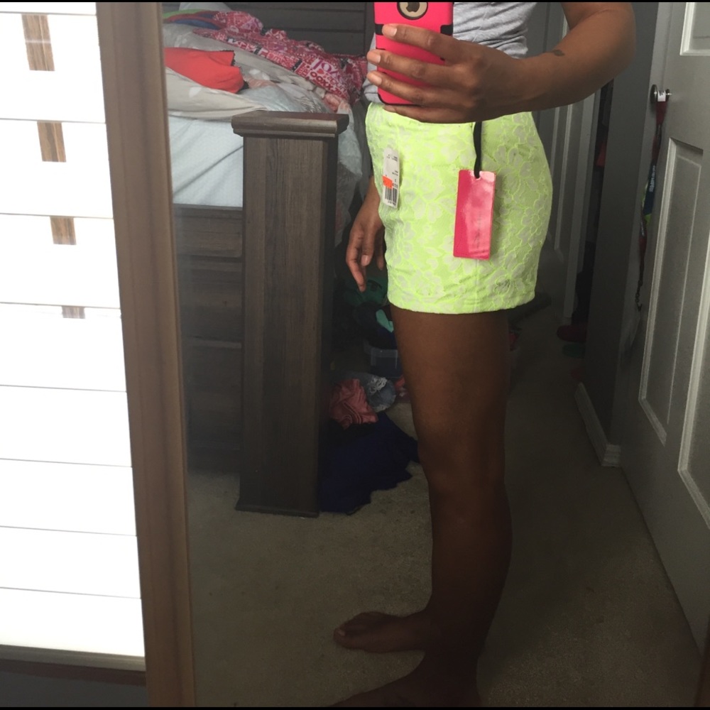 Shorts - Picture 2 of 3