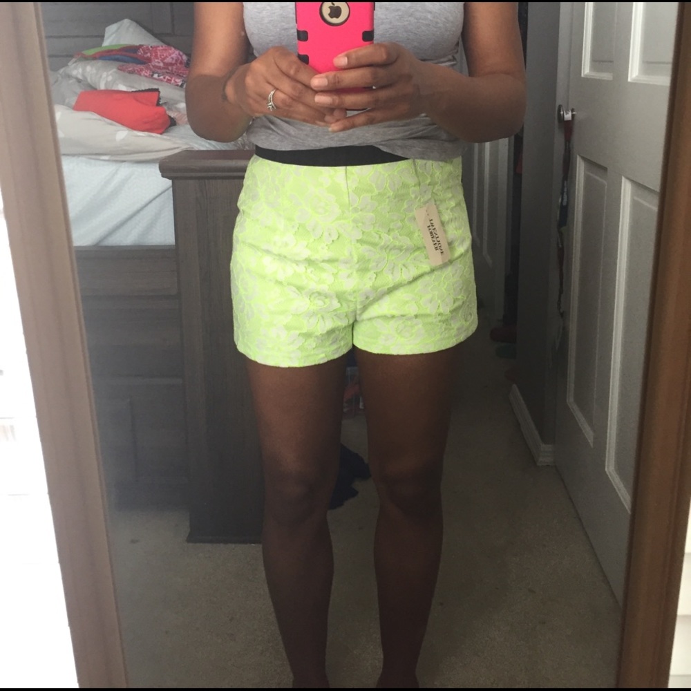 Shorts - Picture 3 of 3