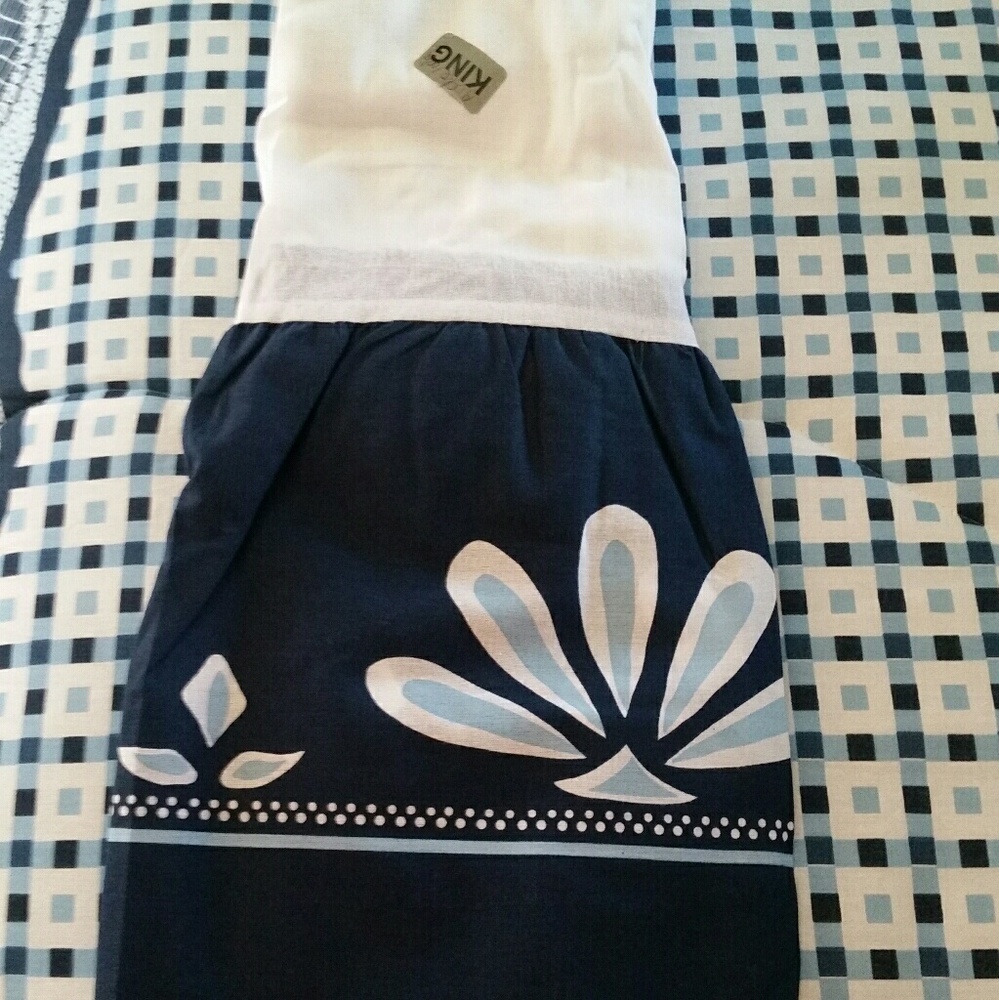 King size bed skirt..NEW