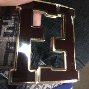 I'm selling a brown fendi belt size 42/102(32-36)