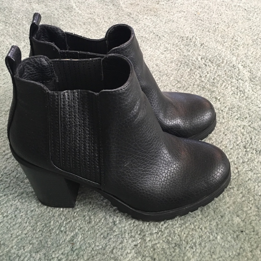 Sam & Libby black leather booties.
