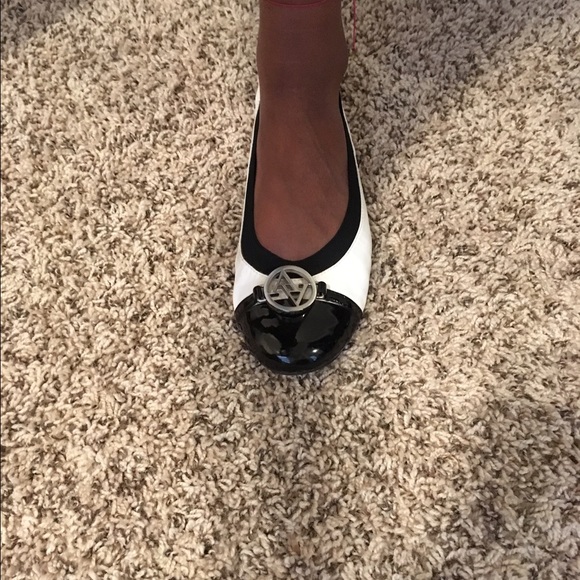 Flats - Picture 2 of 3