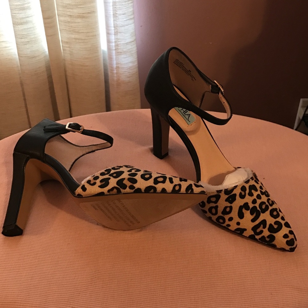 Designer Shoes - Picture 2 of 4