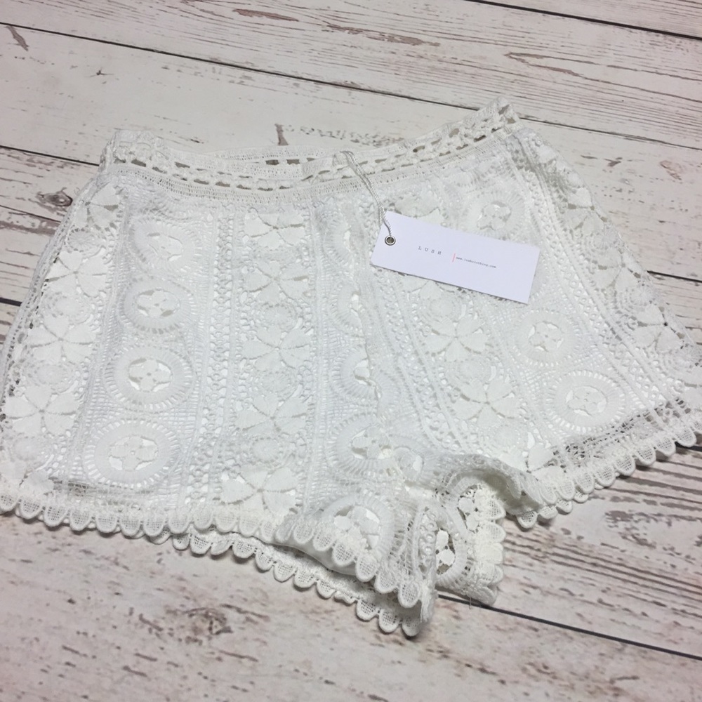 Ivory Crochet Shorts - Picture 4 of 5