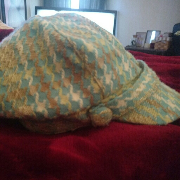 *4 for $10*Women's hat - Picture 3 of 3