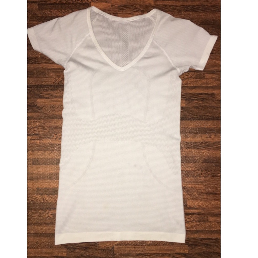 Lightly Used Women's LULULEMON Short Sleeve Shirt