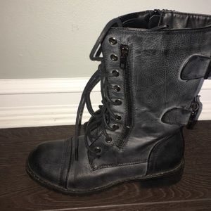 Combat boots! In perfect condition!