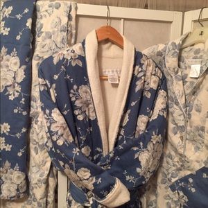 ⚡️⚡️ Maggie Sale! Crabtree & Evelyn robe with PJs