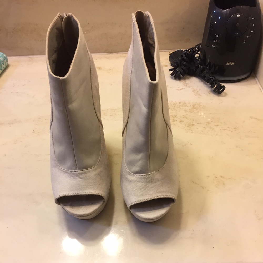 Nude wedges