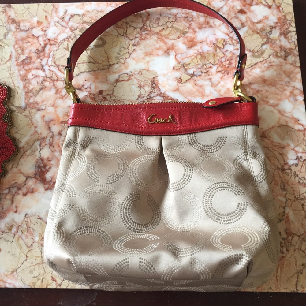 Coach signature logo