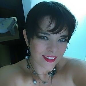 Meet your Posher, Tirra