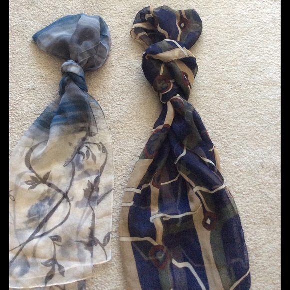 BLUE PRINTED SCARFS 2 for 1 Price💙💙 - Picture 1 of 6