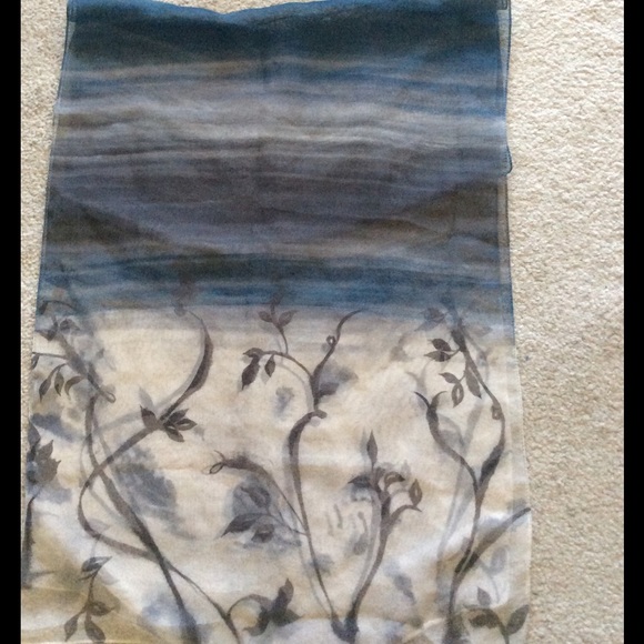 BLUE PRINTED SCARFS 2 for 1 Price💙💙 - Picture 3 of 6