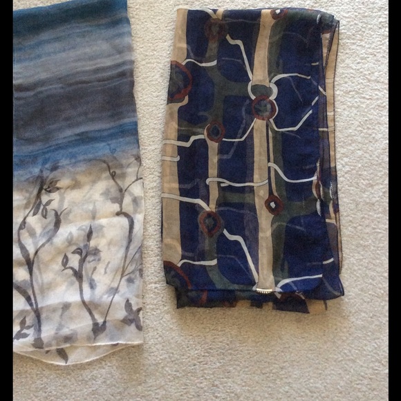 BLUE PRINTED SCARFS 2 for 1 Price💙💙 - Picture 4 of 6