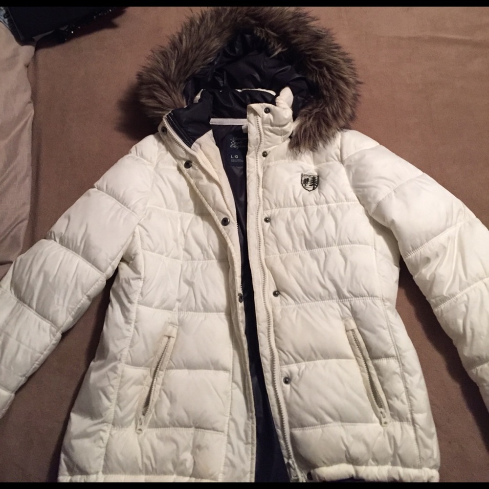 Large winter coat. Off-white. Detachable hood.