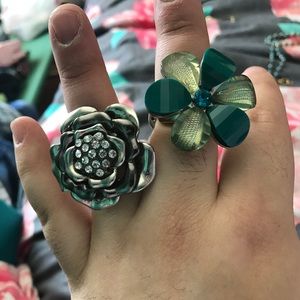 Two rings, 1 bracelet and a necklace