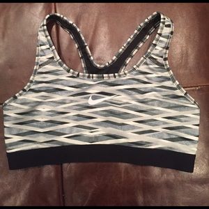 Nike sports bra size medium