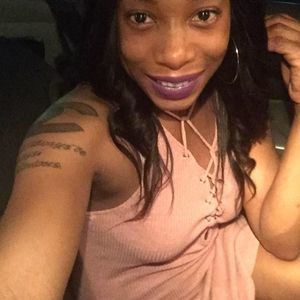 Meet your Posher, Chanel